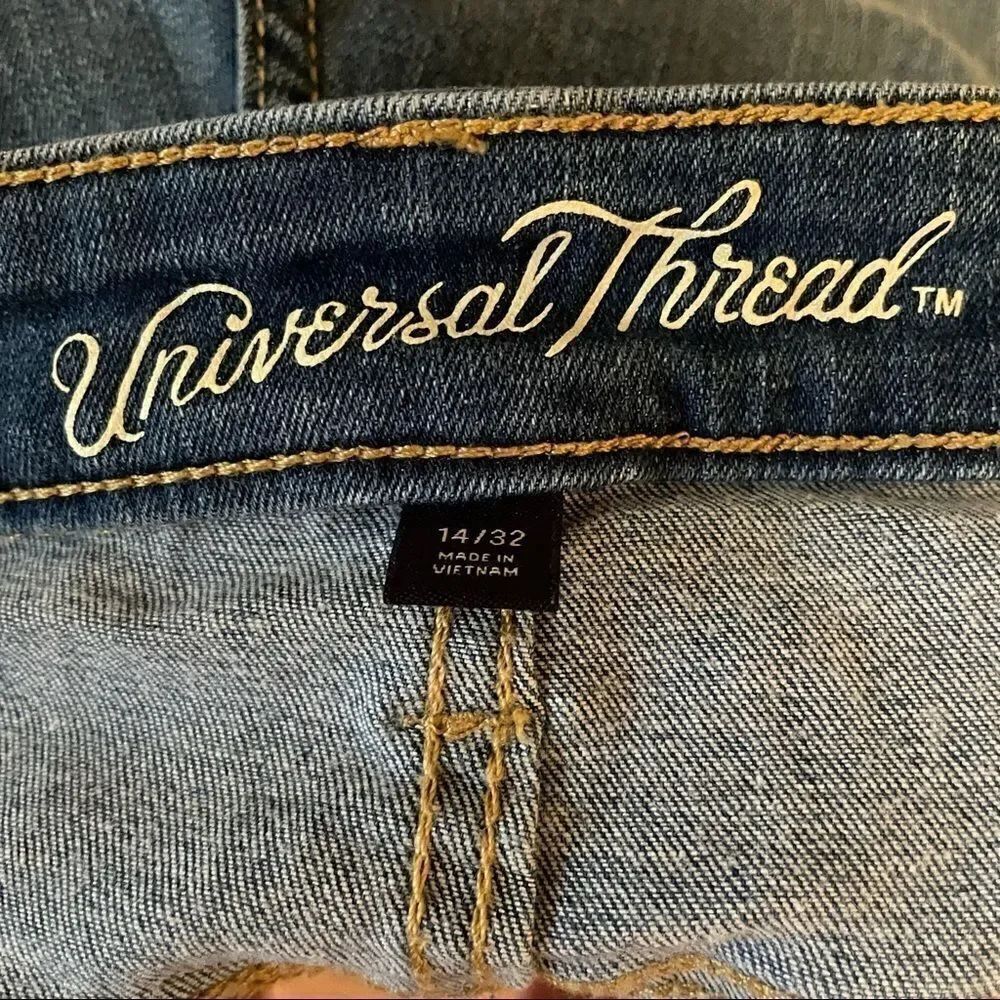 Universal Thread Denim Jean Shorts - Picture 3 of 3
